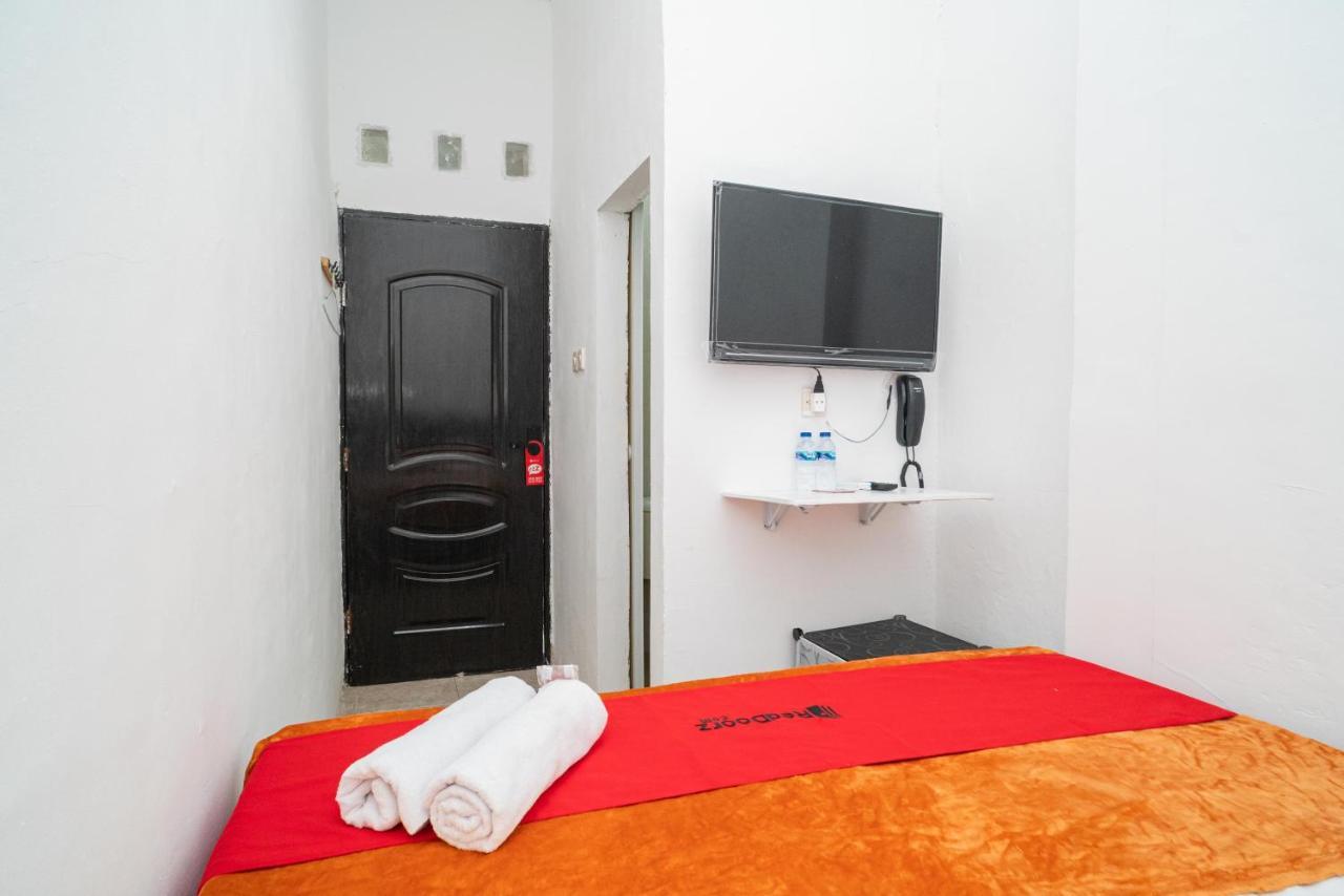 Reddoorz @ Aralia Harapan Indah Hotell Pulokendal Exteriör bild