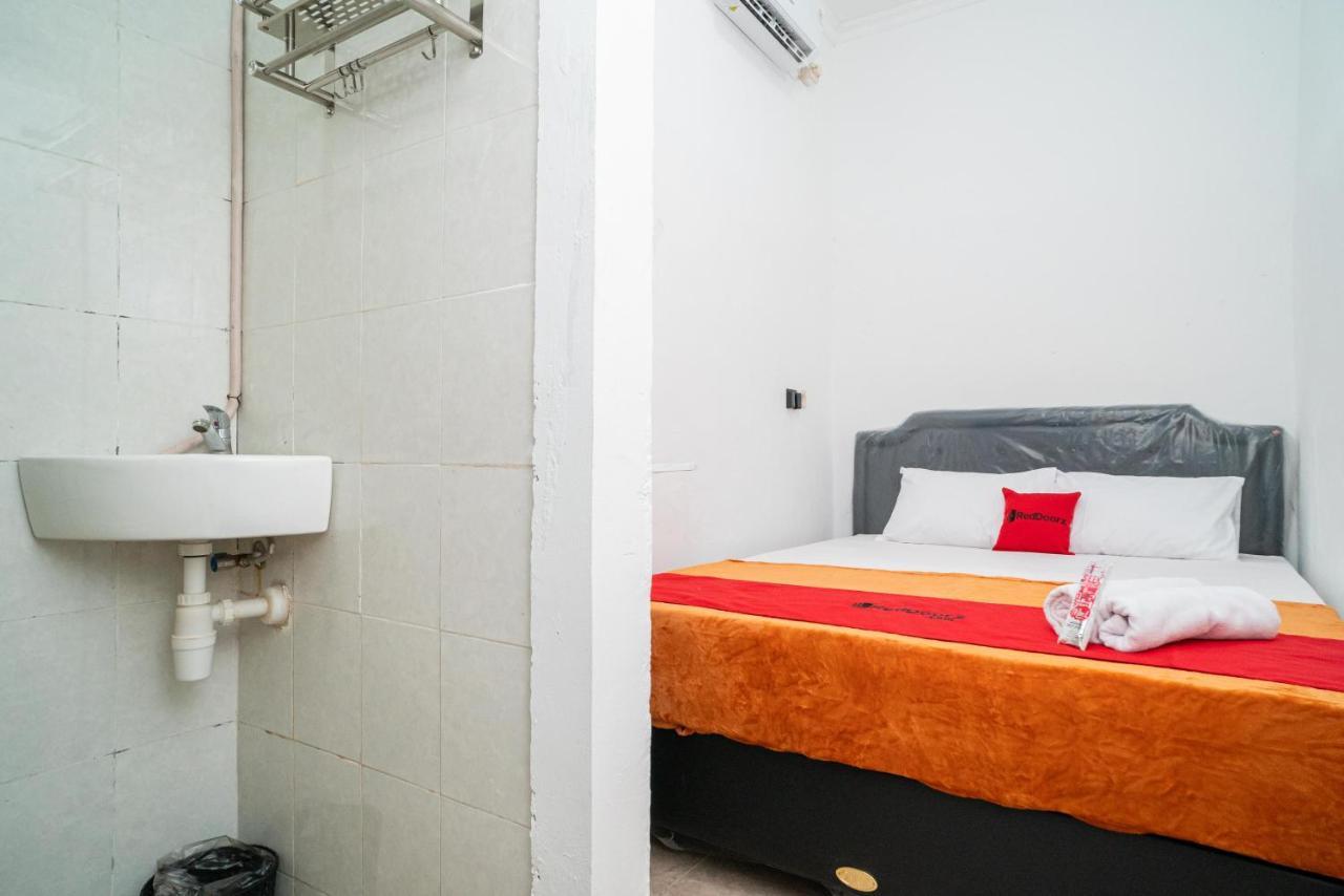 Reddoorz @ Aralia Harapan Indah Hotell Pulokendal Exteriör bild